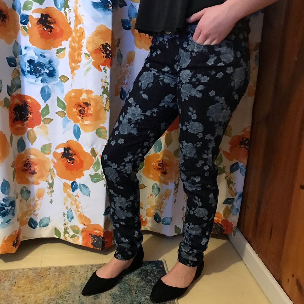 American Eagle Skinny floral jeans!